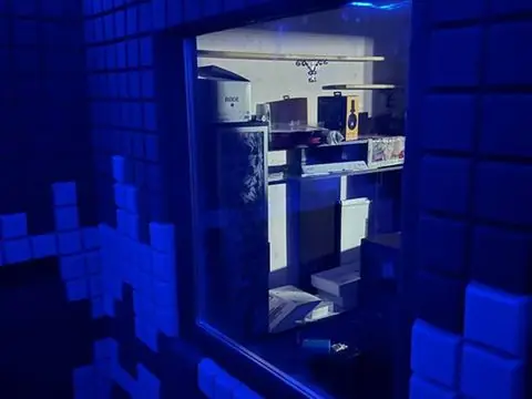 Кабина с управляемой LED-подсветкой
